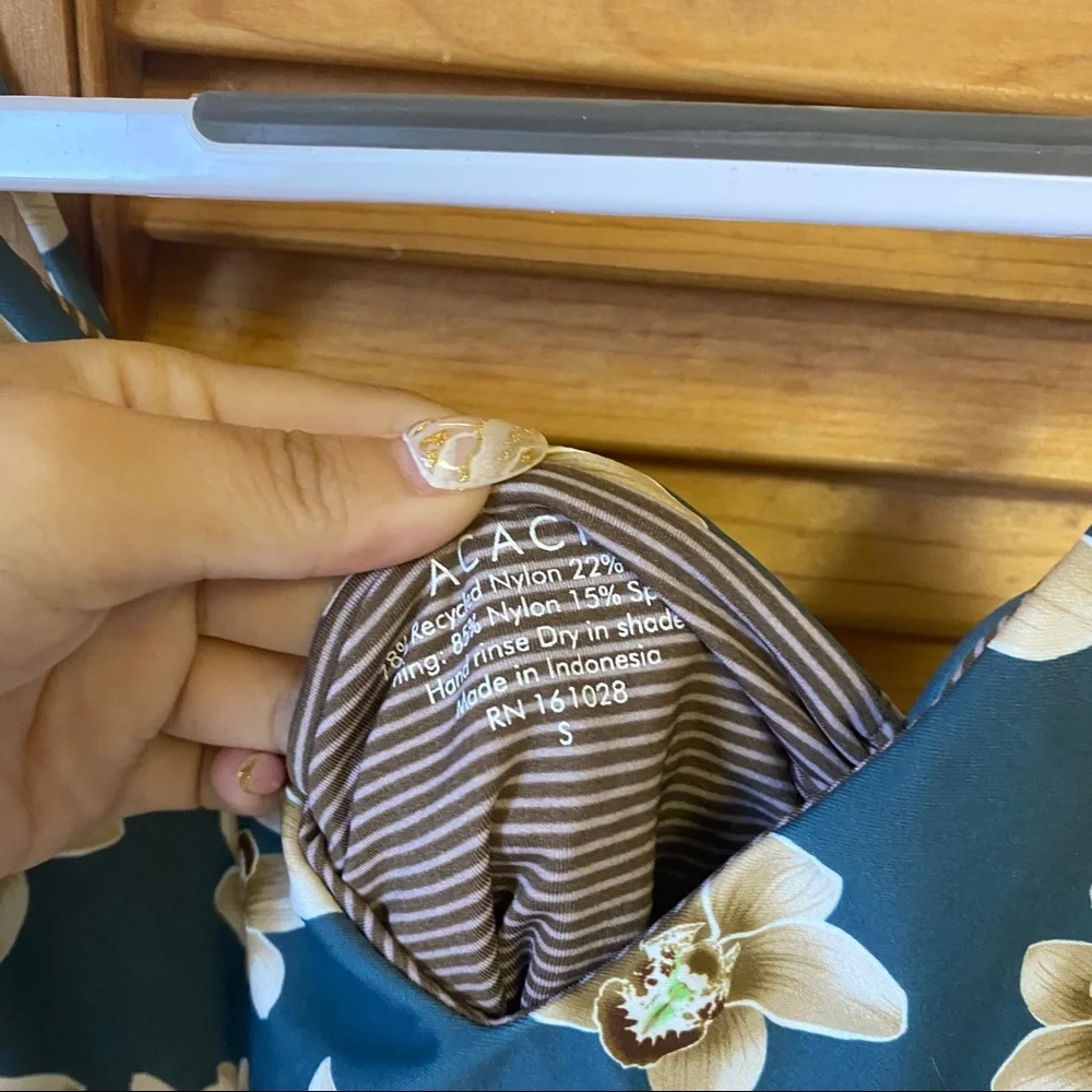 Acacia Tropic Banyan One Piece - Picture 3 of 5